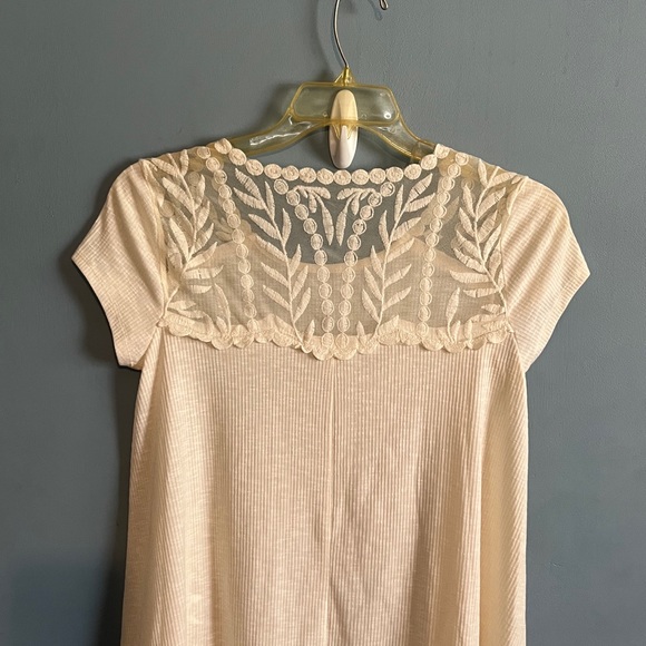 SELLING JOLT TOP FOR WOMEN SIZE M COLOR CREAM VERY GOOD CONDITION - Picture 8 of 13